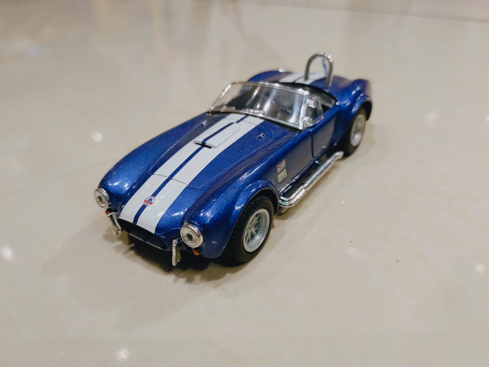 Kinsmart 1965 Shelby Cobra 1:38
